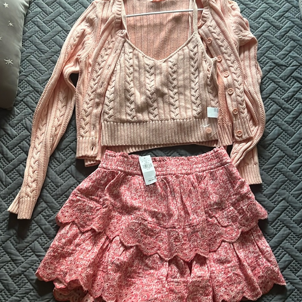 Brand new skirt with tag on it top only worn a few times with sweater